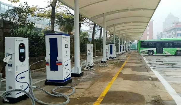 柳州恒達(dá)公交站充電站180kw直流四槍分體式項目案例